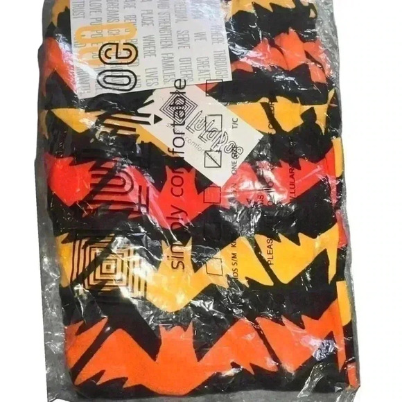 Lularoe one size Halloween leggings with bats!! These are New in package but OG! - Picture 2 of 3
